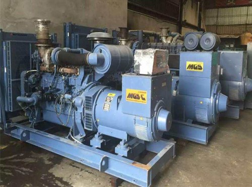 临桂发电机组带负载降电压是什么原因照成的？